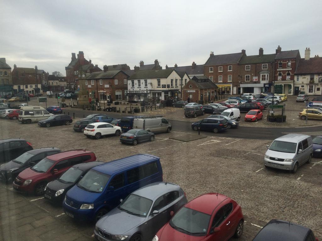 The Three Tuns Hotel Wetherspoon Thirsk Εξωτερικό φωτογραφία