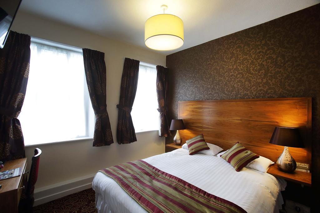 The Three Tuns Hotel Wetherspoon Thirsk Εξωτερικό φωτογραφία