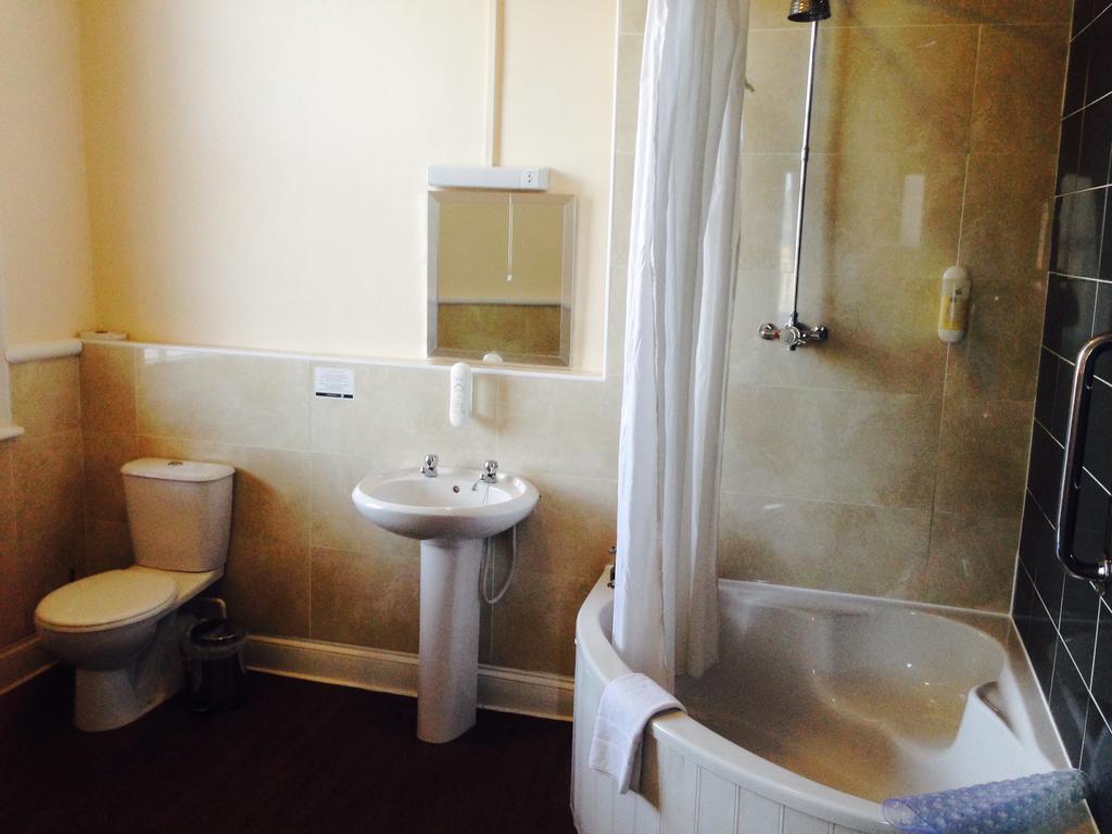 The Three Tuns Hotel Wetherspoon Thirsk Δωμάτιο φωτογραφία