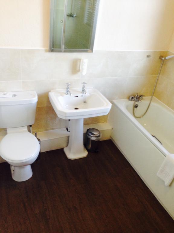 The Three Tuns Hotel Wetherspoon Thirsk Εξωτερικό φωτογραφία